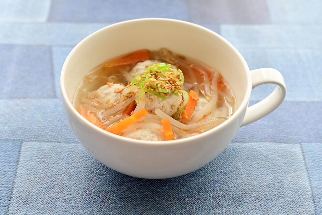 ごまたっぷり！鶏団子と野菜のスープ