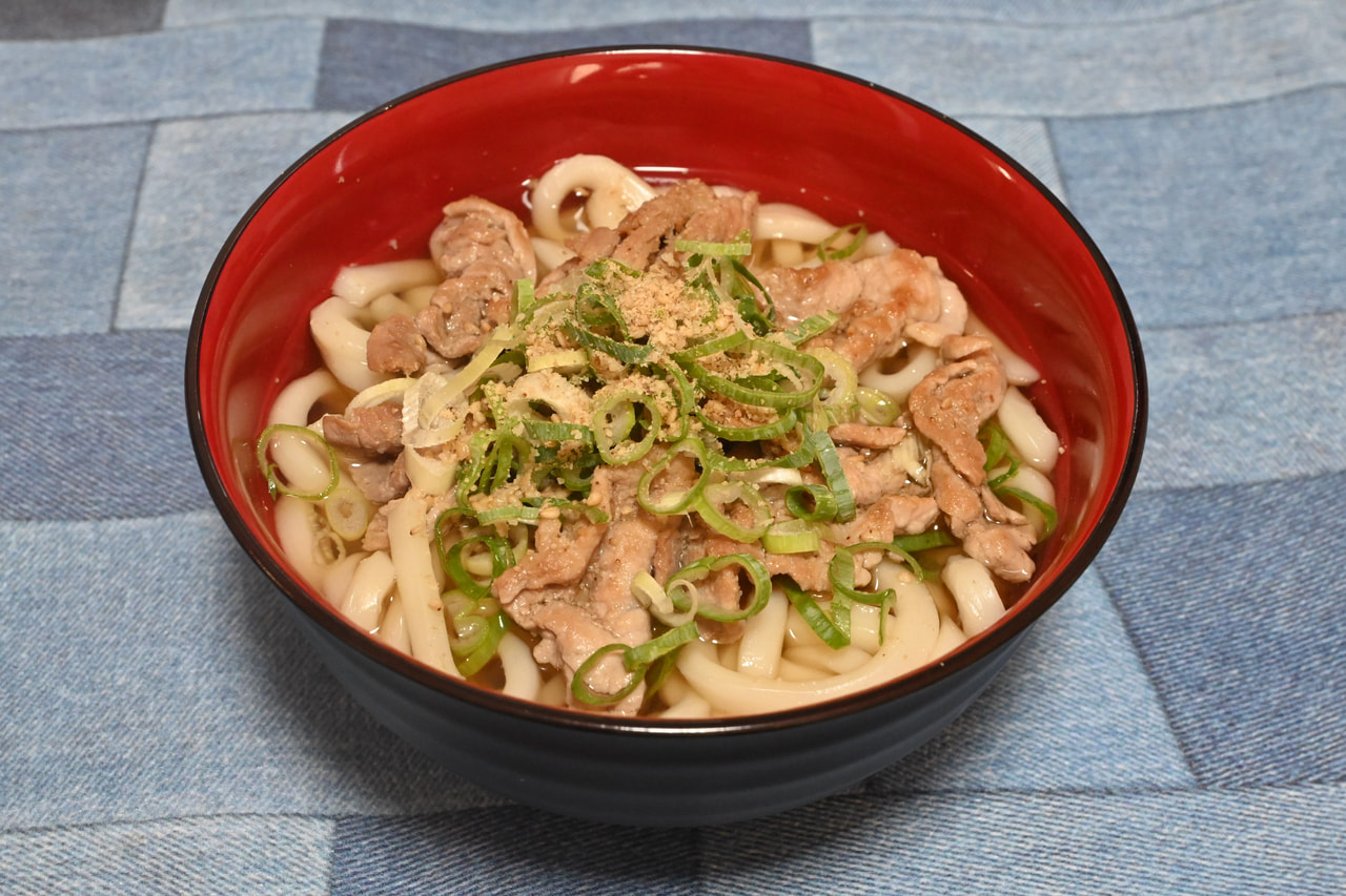 ごまたっぷり！肉うどん