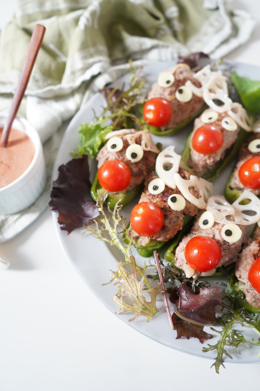 トナカイピーマンのごま肉詰め