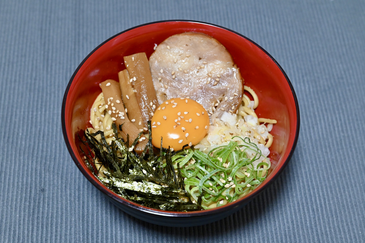 ごまで濃厚！油そば