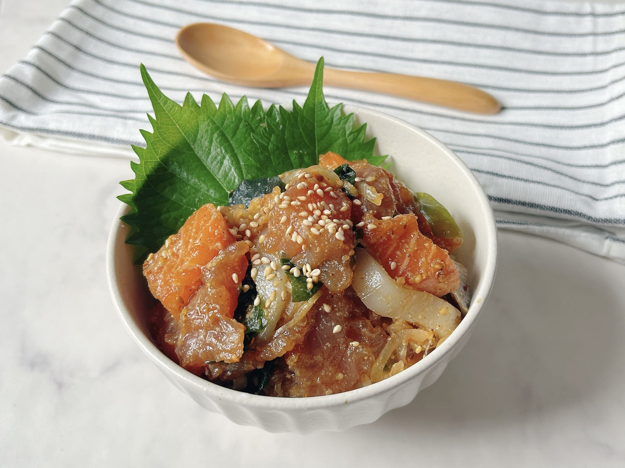 ごまたっぷりポキ丼