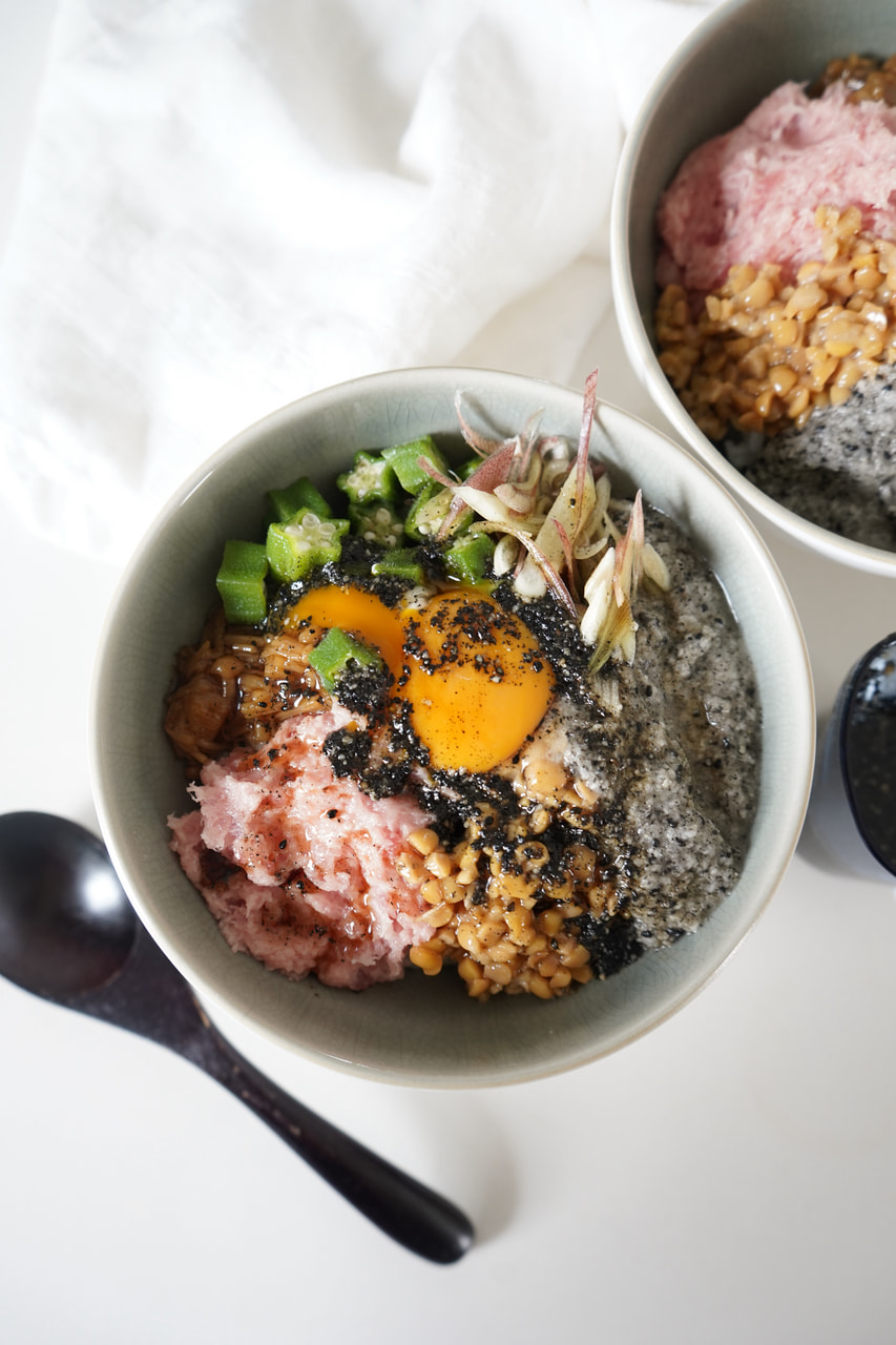 黒ごまとろろのネバネバ丼