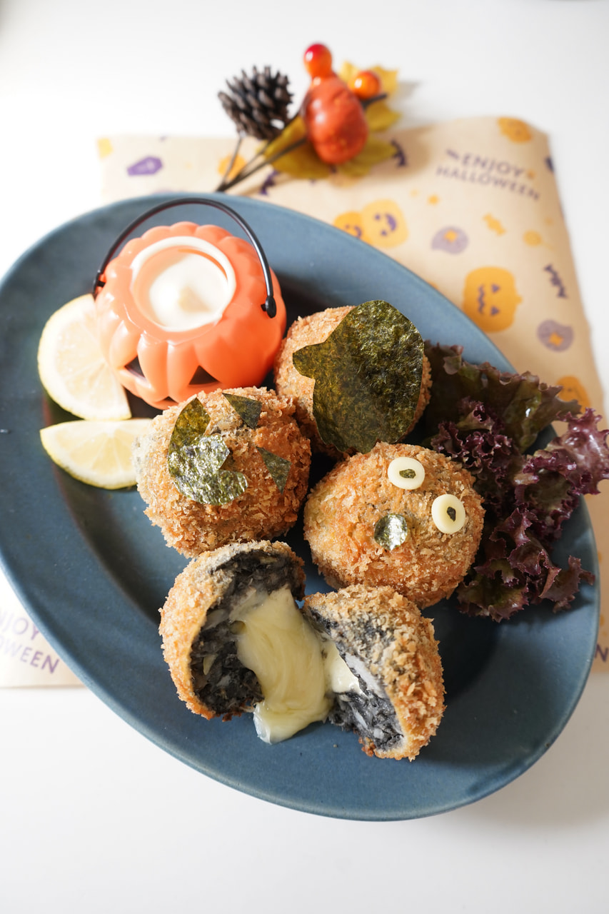 里芋と黒ごまのチーズコロッケ