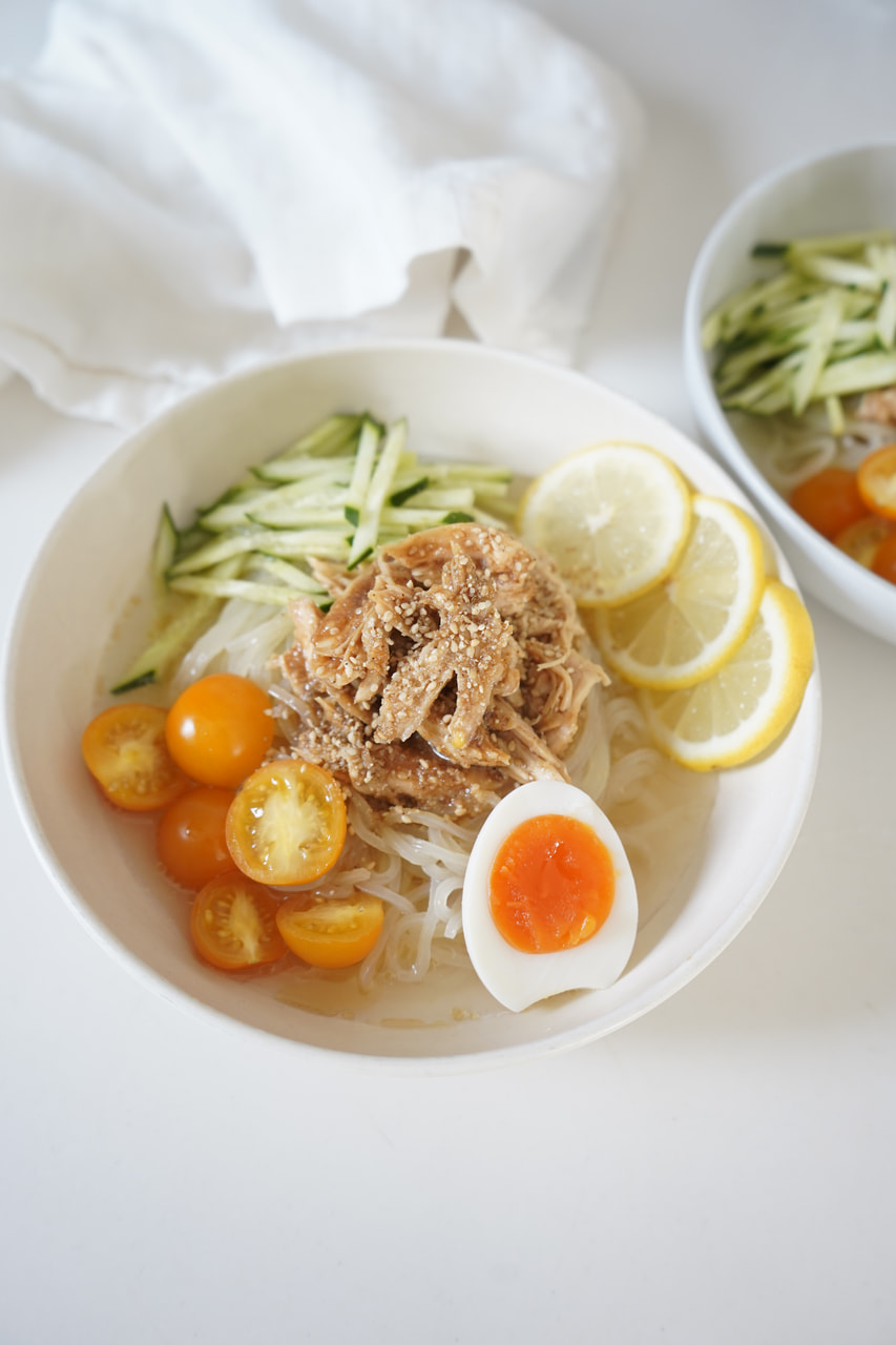 ごま蒸し鶏の塩レモン冷麺