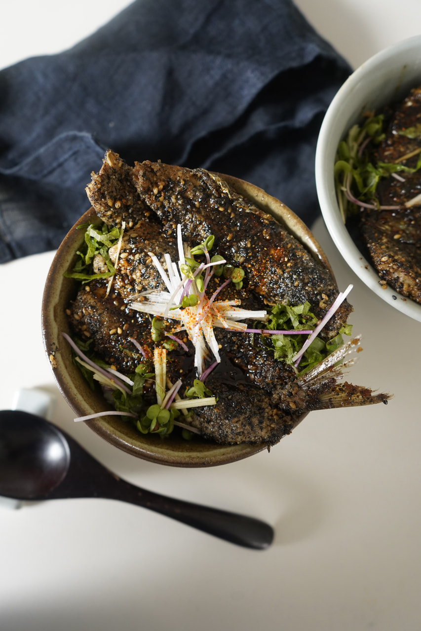 イワシのごま蒲焼丼